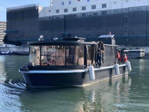 水都大阪ならでは!世界初のカウンターで鮨を食べるためだけの船で安治川クルージング!