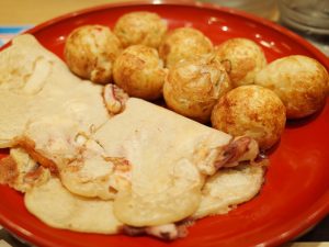 大阪名物の粉物オールスターが勢揃い!大阪駅・梅田の”たこ焼き”たこ八 梅地下店レビュー!!