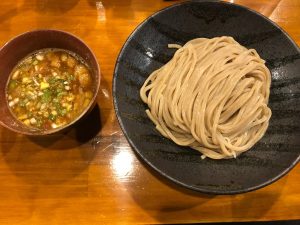 大阪の北浜にある「井手」のカレーつけ麺は麺とご飯と二度美味しい!