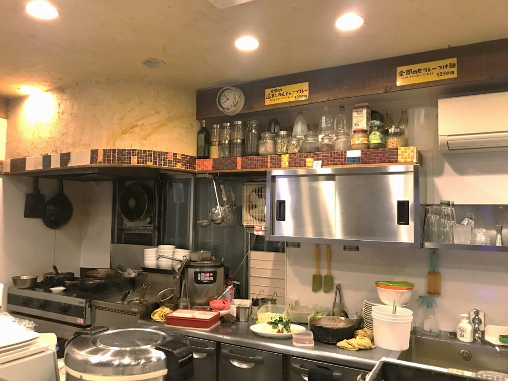 まんねんカレー、谷町四丁目、とんこつカレー、大阪