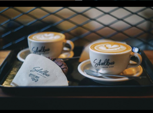 おしゃれな空間で至福の一杯を!SCHOOL BUS COFFEE STOP MOTOMACHI