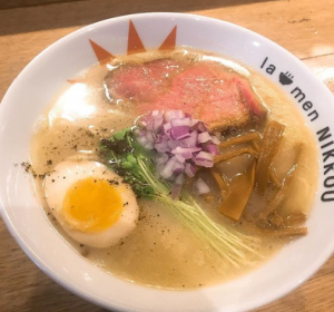 まろやかな鶏白湯が人気!ラーメンにっこう