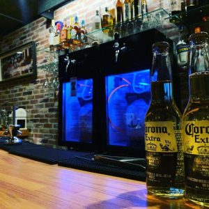 大阪初!日本酒生サーバー「ケグドラフト」とシーシャとカラオケが楽しめる『Snack Bar Ø-hatsu』